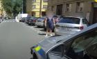 Полицаи спасиха живота на оставено бебе в кола (Видео)