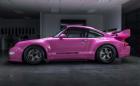 Това розово Porsche 911 (993) e първата 'деснячка' на Gunther Werks