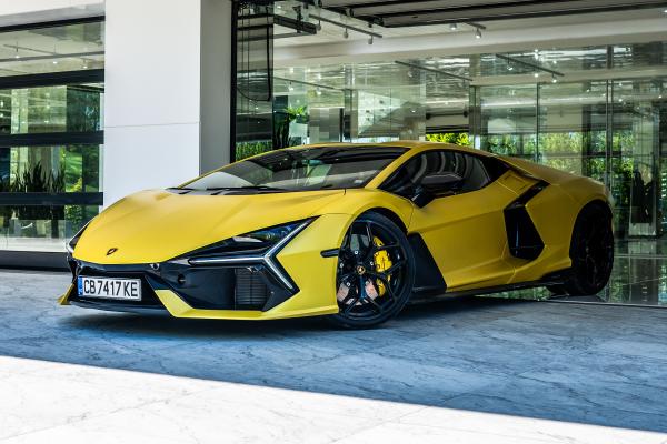  ВИДЕО: Първото Lambo Revuelto в България