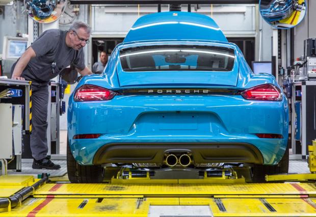 Porsche спря два от спортните си автомобили