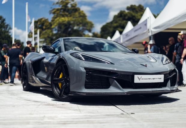 Хибридният Chevrolet Corvette е вече в Европа с луди цени