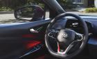 Собственици на VW ID.4 съдят марката заради сензорните бутони на волана