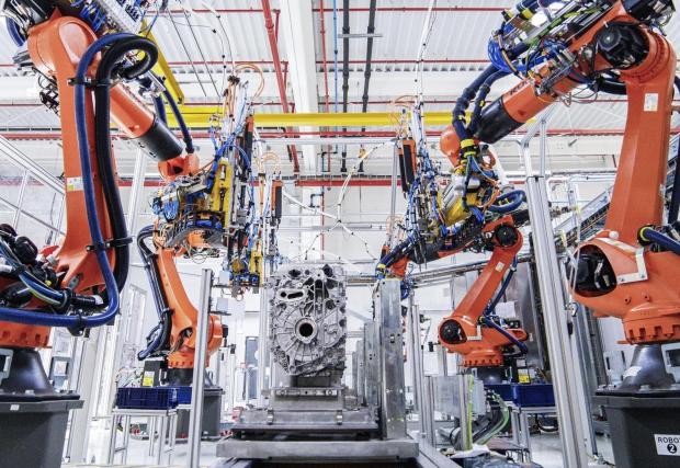 Mercedes започна производство на задвижващи системи за новия GLC в Румъния