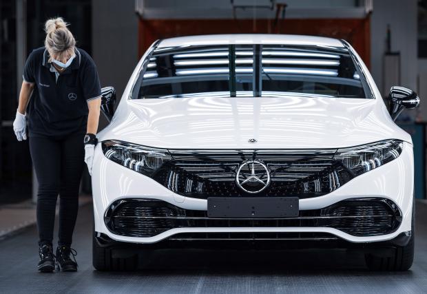 Шеф на Mercedes: Европа рискува колапс на автоиндустрията