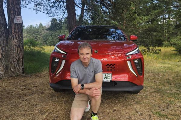 ВИДЕО: Dongfeng Forthing Friday – не само дизайнът е впечатляващ