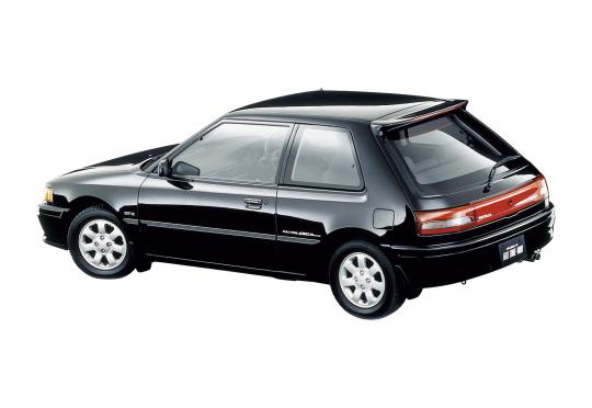 Хотхеч за ценители: 1989 Mazda Familia GT-X с 4x4 и 180 к.с.