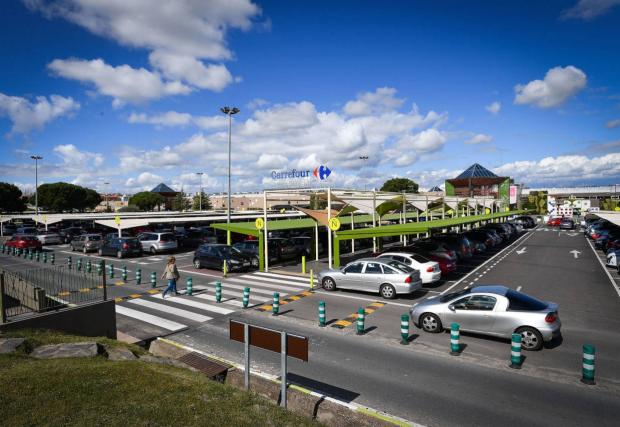 Голяма верига супермаркети забрани електромобилите в 18 обекта
