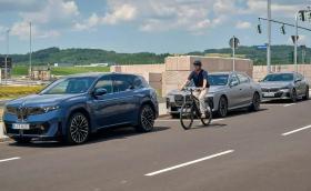 BMW iX3 ще заключва вратите, ако наближава велосипедист