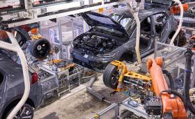 Шеф на Volkswagen предупреди служителите: „Ситуацията е повече от критична“