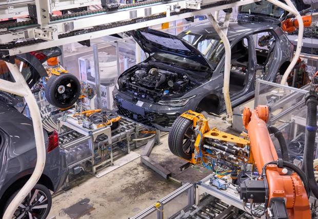 Шеф на Volkswagen предупреди служителите: „Ситуацията е повече от критична“