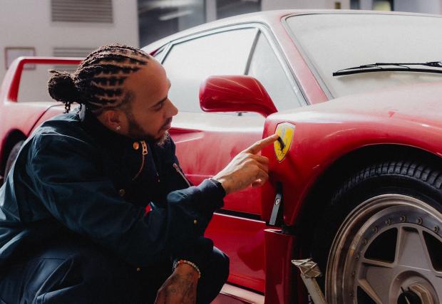 Люис Хамилтън сбъдна детската си мечта с Ferrari F40, престояло 30 години в гараж