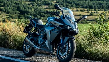 ВИДЕО: Suzuki GSX-S1000GT. Най-добрият мотор на марката?