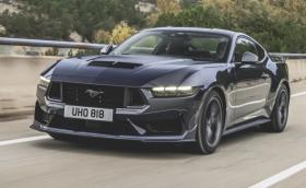 Ford обеща да произвежда Mustang с V8 и 'ръчка', докато законът позволява