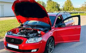 Това Volvo V70 е с 2JZ мотор и 1300 коня