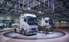 Daimler на Изложението в Хановер – първокласна техника и остър апел към политиците  