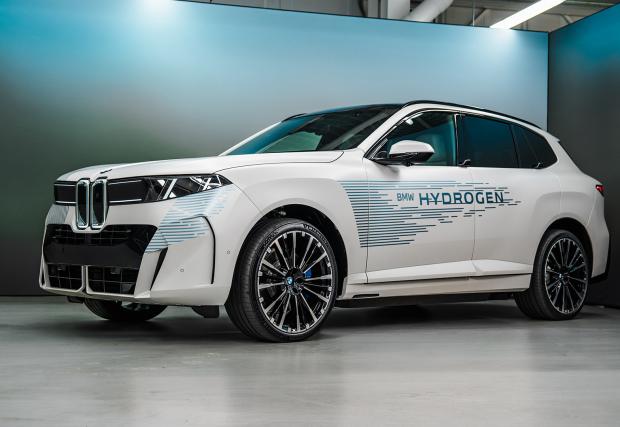 BMW iX5 Hydrogen е почти готов за серия: до 750 км пробег и зареждане за под 5 минути