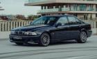 Това BMW M5 E39 има 10-цилиндрова изненада под капака