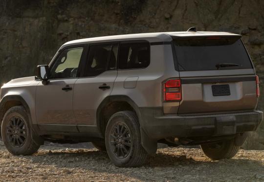 Toyota изтегля над 105 000 бройки Land Cruiser заради риск от пожар