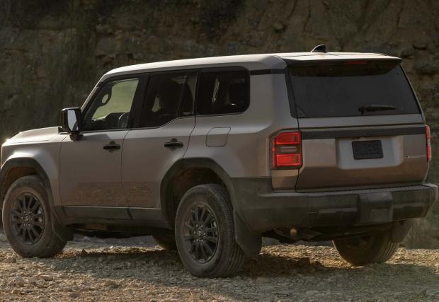 Toyota изтегля над 105 000 бройки Land Cruiser заради риск от пожар