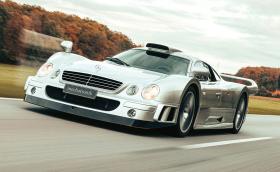 Този Mercedes-Benz CLK GTR е на под 100 км и се продава