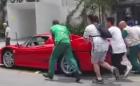 Бутат Ferrari F50, за да запали (Видео)