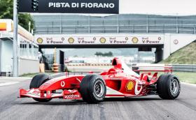 Продадоха Ferrari F2003 F1 на Шумахер за рекордна сума