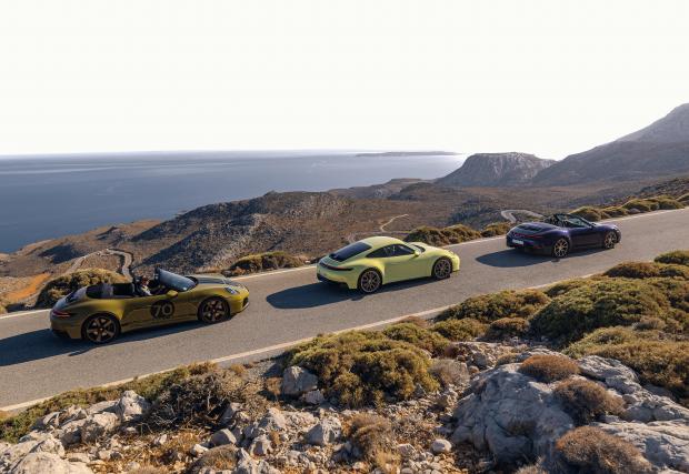 Анатомията на спортните автомобили със (може би най-добрия) сериен турбо двигател: Porsche 911 Carrera GTS и 911 Turbo S