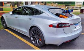 Тази Tesla измина почти 3000 км без да спира на зарядна станция, но има уловка