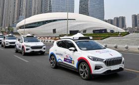 Китайски технологичен гигант пуска автономни таксита в съседна на България страна