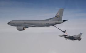 Вторият F-16 вече лети към България