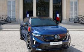 Новата лимузина на Макрон е Renault
