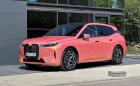 Това розово BMW iX е българско