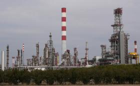 Първа рафинерия на Балканите спря работа