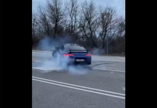 Варненски дрифтаджия рискува да остане без книжка след десетки видеа по обществени пътища и улици