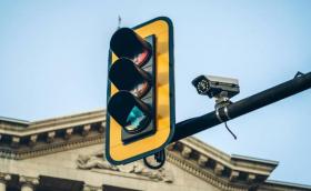 Предлагат да могат да се монтират камери по светофарните уредби