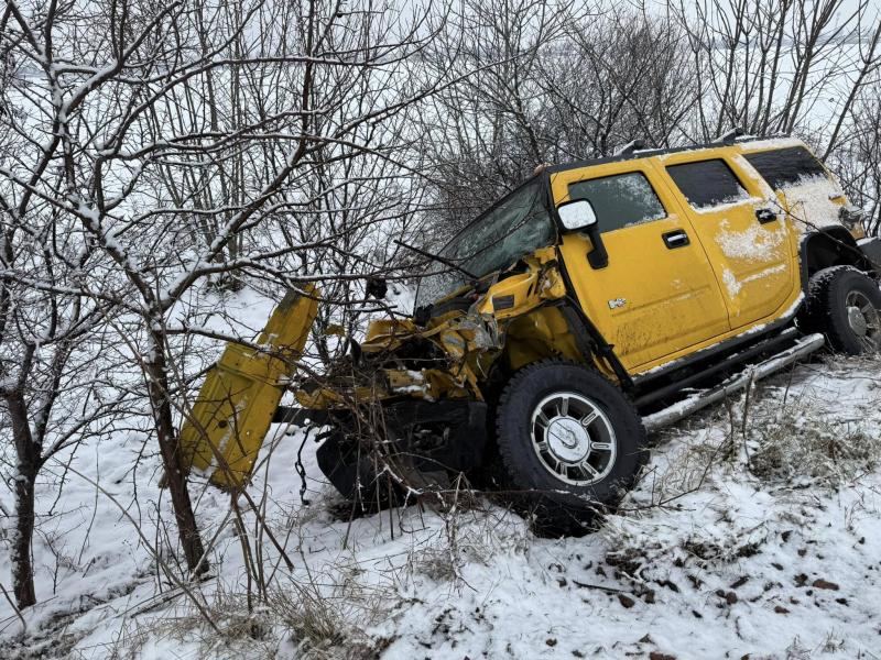 Несръчен Hummer H2 удари челно тир на околовръстното в София ...