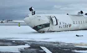 Delta Airlines предлага солидно обезщетение на пътниците от преобърналия се самолет