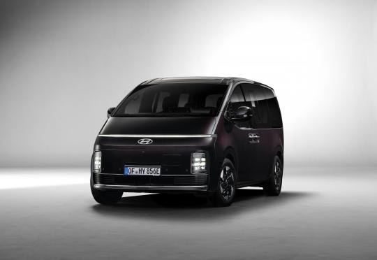 Hyundai Staria най-накрая получи задвижване, каквото му подхожда