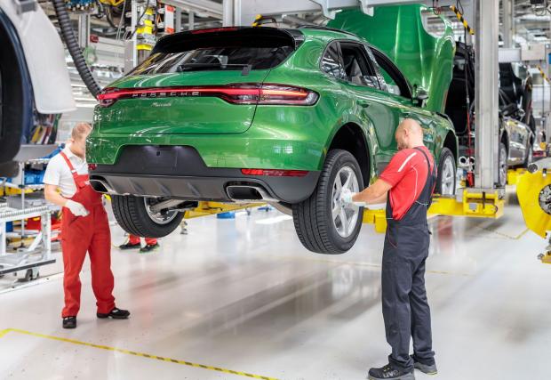 Porsche призна, че спирането на Macan с ДВГ е грешка