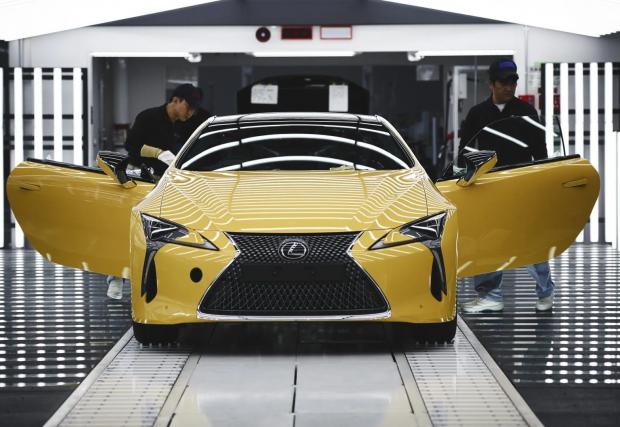 Lexus сваля от поточните линии последния си V8 модел