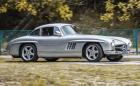 Този 1954 Mercedes-Benz 300 SL Gullwing се задвижва от 6-литровия V8 на E 60 AMG W124…