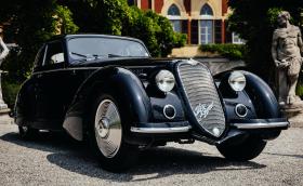 Тази прекрасна Alfa 8C 2900B Berlinetta Touring спечели голямата награда на тазгодишния конкурс за елегантност край Комо