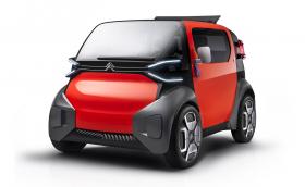 Citroen Ami One използва една и съща врата от двете страни. Има скоростомер, фарове и чистачки. И нищо повече. И се управлява от хора!