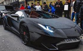 Кич < по-голям гич < най-голям кич < Lambo, обсипано с 2 млн. кристала Swarovski