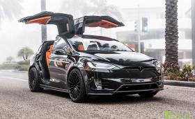 Този Model X е портокал по душа