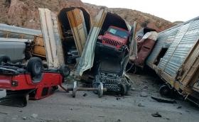 Влак със стотици чисто нови коли на Jeep, GMC  и Chevy дерайлира