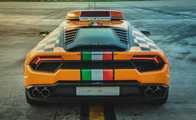 Летището в Болоня си взе ново Lamborghini за водене на самолетите