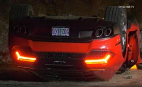 Полицията търси собственика на изоставено обърнато Lamborghini