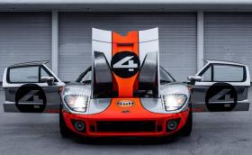 Това е Ford GT със 725 к.с. на колелата и ръчни скорости. Продава се за 1,3 млн. лв.