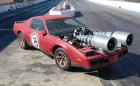 Това е 1984 Pontiac Firebird с две домашно изработени ел. турбини. Видео